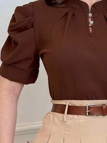 Women's Dressy Blouse With Puff Sleeves And Two Buttons. - Marrón - Ver 2