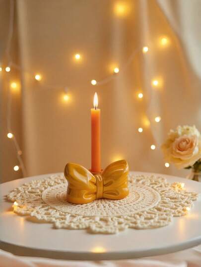 1 Stücke süßer Schleifendesign Keramik Kerzenhalter, elegante Hochzeitsdekoration & schöne Tischmitte, vintage Kerzenhalter Tischmitte & klassischer Kerzenständer, ideal für westliche Dekoration & westliches Wohnen und Lebensraum, exquisite Heimdekoration für Wohnzimmer, Schlafzimmer, Esszimmertisch und täglichen Raum, romantischer Schleifenkerzenhalter für Hochzeitsfeier und Heimdekoration