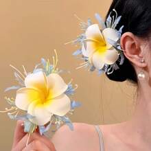 2/4pcs Charming Daisy Flower Hair Clips, Photo Props For Party, Minimalist & Fashionable Beach Travel Hair Accessories, Suitable For Daily Use, Summer Beach, Vacation, Holidays And Travel. Holiday Decorations, Photo Booth Props, Party Decor, Festival Hair Clips, Perfect Gift For Her - View 3