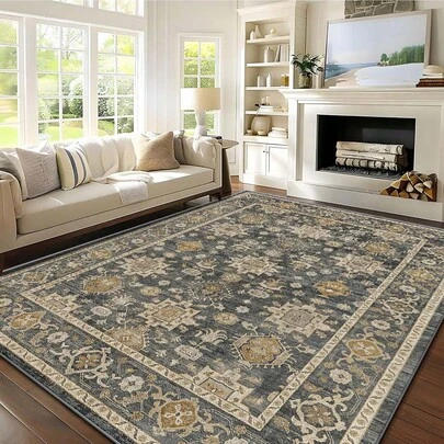 Thảm trải sàn phong cách Bohemian, nền xám đậm, họa tiết hoa văn hình học màu be cổ điển. Chất liệu nhung nặng khoảng 850 gram, dày khoảng 0,6 cm. Thảm có khả năng chống mài mòn/chống trơn trượt/dễ vệ sinh. Có nhiều kích thước khác nhau. Thích hợp cho nhà bếp/phòng khách/phòng ăn/phòng ngủ/ban công/phòng tắm/phòng học và các không gian khác. Đây là sự lựa chọn hoàn hảo cho trang trí nhà cửa.