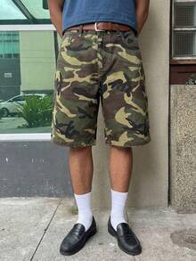 Pantalones cortos de mezclilla con camuflaje militar, ajuste clásico recto y suelto, textura de camuflaje vintage desgastada, artículo casual para exteriores - Verde militar - Ver 2