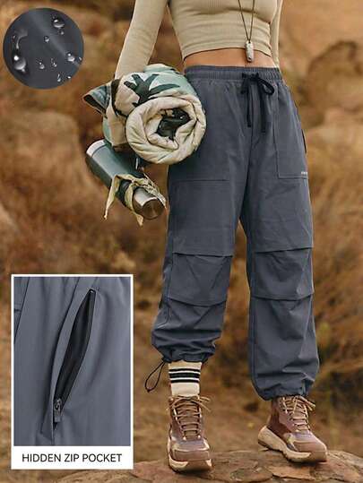 女士防风防水户外裤 - 休闲慢跑裤，带拉链口袋、可调节抽绳裤脚、透气直筒裤型，适合春秋季通勤、徒步、旅行和休闲穿着。