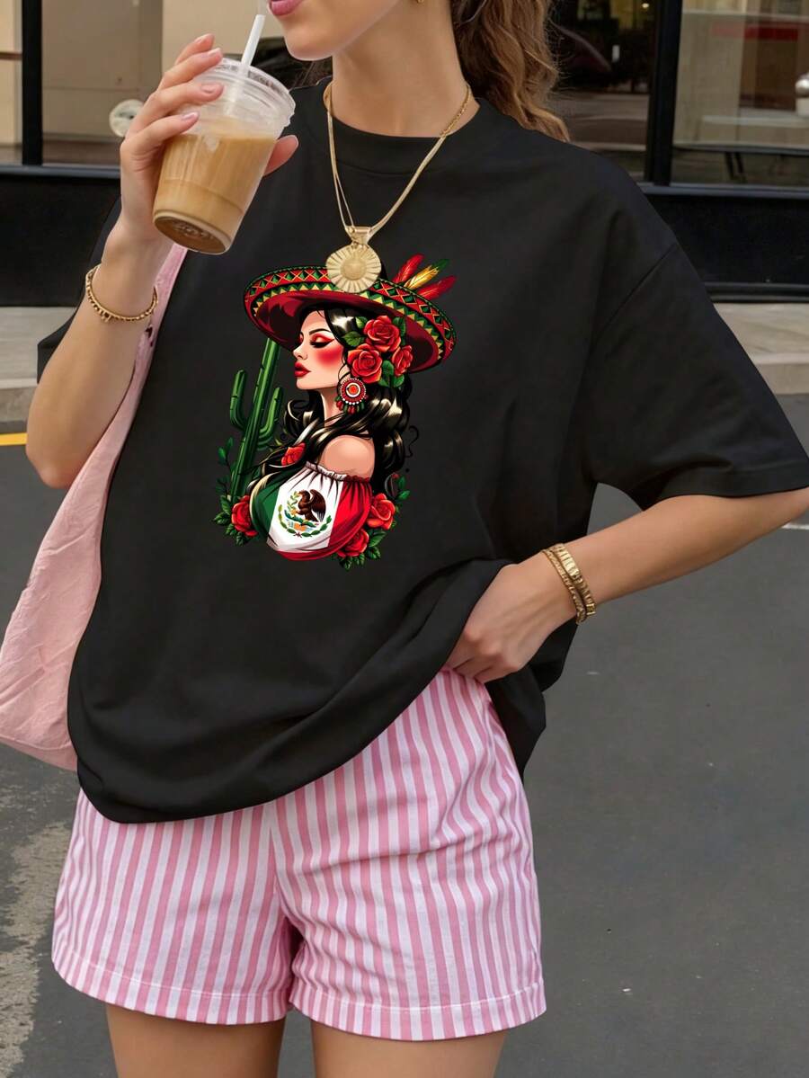 Camiseta Negra con Estampado de Mujer Mexicana con Sombrero y Bandera para Verano - Negro - Ver 1