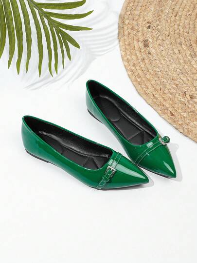 Giày Mary Jane da sơn mài mới mùa Xuân/Thu 2025, giày slip-on mũi nhọn có dây xích kim loại dành cho nữ, cỡ lớn.