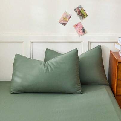2件装纯绿色100%纯棉舒适枕套，透气性极佳，超级柔软透气，可机洗。是馈赠亲友和旅行的理想之选。信封式开口，凉爽舒适，奢华床上用品枕套，超柔软酒店枕套，适用于标准双人床、大号双人床和特大号双人床。
