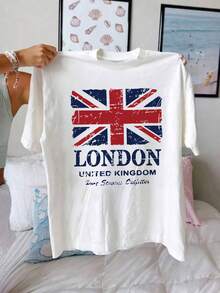 Áo thun nữ cổ tròn tay ngắn in chữ LONDON UNITED KINGDOM và cờ Anh. Đây là một chiếc áo giản dị, tươi mới và đa năng, phù hợp cho mùa xuân và mùa hè. Nó là một lựa chọn thời trang phù hợp cho trang phục thường ngày, đi nghỉ mát, và là một chiếc áo dành cho phong cách nữ tính và nghỉ dưỡng. Cũng phù hợp với phụ nữ có vóc dáng đầy đặn. Màu trắng. - trắng - Xem 1