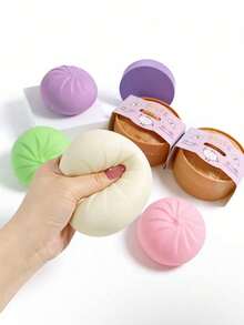 1 món đồ chơi bóp mềm hình bánh bao: Đồ chơi bóp mềm hình bánh bao giống thật, kết cấu mềm mại và đàn hồi (giống như bột), đồ chơi cầm tay độc đáo thú vị; thích hợp cho các buổi tụ họp người lớn, bàn làm việc văn phòng và trang trí nhà cửa. - Nhiều màu - Xem 2