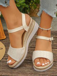 Giày sandal đế xuồng dày dặn màu vàng kim cổ điển dành cho nữ mùa hè, sandal thời trang thường ngày kiểu dáng đi biển, sandal đế xuồng thoải mái, đa năng với quai màu mơ dập nổi, mũi tròn, sandal đế xuồng quai chéo thanh lịch và thoải mái để mang ở nhà. - Màu be - Xem 5