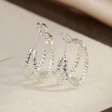 1 Đôi bông tai bạc dập nổi hình vòng đôi, thiết kế tối giản thanh lịch, phù hợp để đeo hàng ngày và đi làm. - Xem 10