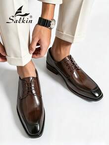 Salkin Giày Derby nam cổ điển, thiết kế retro với đế đỏ, giày tây da mềm cao cấp hiện đại, mũi nhọn thoáng khí, buộc dây, phù hợp cho quý ông, công sở, các sự kiện xã hội, đám cưới. Thích hợp cho hẹn hò, bữa tối lãng mạn, kỳ nghỉ. Giày học sinh, phong cách đại học. Khuyến nghị nên chọn lớn hơn một size. - Rỉ Nâu - Xem 4