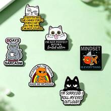 Alfinetes de Expressão de Gato Sarcástico Engraçado - Inclui 6 Estilos de Gatos com Citações Humorísticas e Peixes de Humor, com Texto Humorístico em Negrito, Base de Metal Durável e Contorno Preto, Broches de Metal Neutro Adequados para Amantes de Gatos e Fãs de Memes, Uso Diário ou Presente, Acessório de Moda com Tema de Humor Ácido - Multicolorido - Visão 1