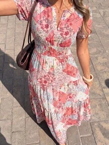 女士花卉拼接V领短袖收腰连衣裙，适合日常夏季穿着、度假、派对、婚礼等场合，优雅大方。 - 珊瑚粉 - 查看 2