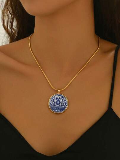 1 pieza Collar de mujer con colgante de verano personalizado, estilo chino retro, colgante redondo de porcelana con estampado geométrico minimalista, collar con cadena de serpiente redonda, clavícula, versátil, accesorio de regalo para vacaciones
