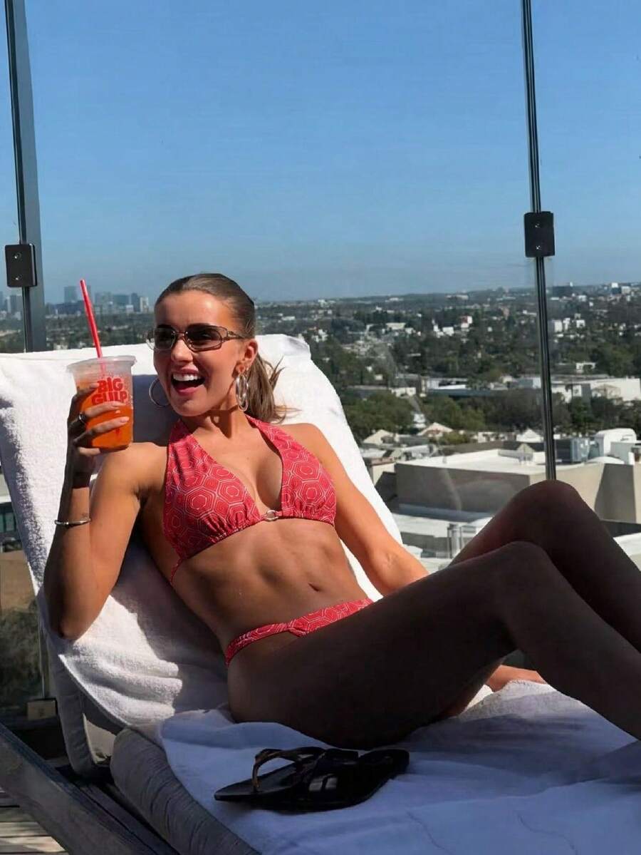 2026新款优雅休闲紫红色几何图案挂脖泳衣套装，适合派对、春季、娱乐、度假、浪漫、时尚设计、独特波西米亚风格、旅行、日常休闲等场合。 - 彩色 - 查看 1