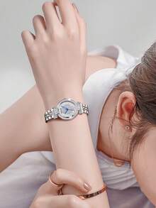 GUANQIN 这款女士腕表采用独特的五角星设计，搭配防刮不锈钢表带，时尚商务奢华运动经典简约机械风格自动石英表，适合复活节、万圣节、圣诞节、母亲节、返校季、学生、生日、节日、情人节、约会、商务、日常佩戴、送礼、音乐节、婚礼季等场合。 - 銀色 - 查看 7