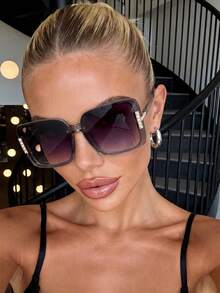 1 Pair Women's Universal Square Gray Frame Minimalist Versatile Sunglasses, Suitable For Family Outings, Travel, Holiday Outfits, Sports Style, Driving, Beach, Electronic Music Festival, Summer Accessories, Vacation, Hiking - Grey - View 1