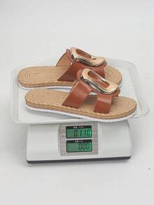 Sandalias de verano para mujer de talla grande, sandalias con cuña de suela blanda, puntera abierta y decoración de hebilla de metal dorado, chanclas planas trenzadas con correa en forma de H, estilo retro y lujoso para salidas y vacaciones de verano, sandalias deslizantes de plataforma elegante de PU marrón - Superficie de PU-H marrón - Ver 11