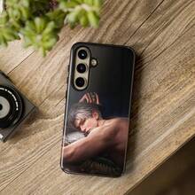 [Spedizione in 24h da DE/FR/ES] Custodia per telefono Apple 17 16 15 Promax 23 24 25 26 Ultra Galaxy Sylus, Love And Deepspace, Zayne, Xavier, Rafayel, Anime, Otome, Accessori anime, Regalo per fan, Caleb - consistenza satinata - Visualizzare 5