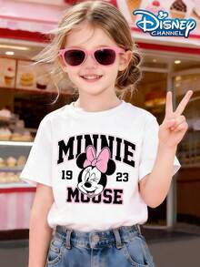 Disney Academy-Style Minnie Mouse, With A 1923 Vintage Lettering In Dark Pink And Black Color Scheme  Print Pattern Summer Tops,Short-Sleeved Casual And Cute Style  Children's Clothing Design, Girl Clothes For Kids Clothes ,Ropa Para Niños,Teen Girls Clothes, Summer Clothes,Boys Summer Outfits,Boys Clothes,Perfect For Cool Girls. Comfortable And Breathable Children's Short-Sleeved T-Shirt. Comfortable And Casual Wear All Year Children's Clothes,Comfortable & Lightweight, Iconic Print For Mix-And-Match Outfits,Suitable For Both Boys And Girls. - trắng - Xem 2