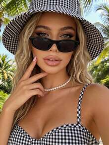 1 Pair Retro Small Frame Fashion Fashion Glasses, Versatile Beach Accessory, Street Style Concave Glasses - Black - View 3
