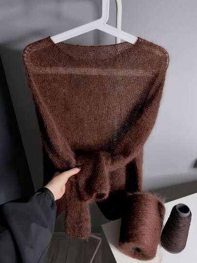 Áo len mohair màu caramel, kiểu dáng Hàn Quốc mềm mại, cổ thuyền, dáng rộng, mỏng, tay dài dành cho nữ.