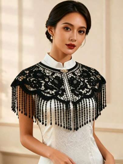 一件中国复古手工串珠流苏云朵肩部黑色蕾丝边旗袍披肩，宴会礼服旗袍外套，花卉刺绣领口，适合作为礼物送给朋友、母亲节、教师节、服装装饰