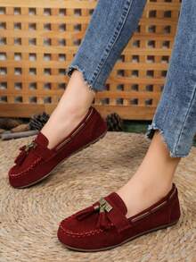 Sepatu Loafer Wanita Model Datar dengan Rumbai, Sepatu Loafer Gaya Retro Warna Polos Terbaru dengan Rumbai, Sepatu Slip-On Serbaguna, Nyaman, dan Lembut untuk Wanita, Cocok untuk Semua Musim - Burgundy - View 5