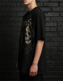 Loose-Fitting T-Shirt With Skull And Cross Print In A Stylish - 黑色 - 查看 6