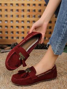 Sepatu Loafer Wanita Model Datar dengan Rumbai, Sepatu Loafer Gaya Retro Warna Polos Terbaru dengan Rumbai, Sepatu Slip-On Serbaguna, Nyaman, dan Lembut untuk Wanita, Cocok untuk Semua Musim - Burgundy - View 3