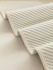 Một chiếc đệm sofa bằng lụa băng dệt jacquard, kiểu dáng hiện đại tối giản, thoáng khí, chống trượt với viền ren, chống trầy xước do mèo, bền, có thể giặt, phù hợp cho sofa phòng khách quanh năm. - trắng - Xem 8
