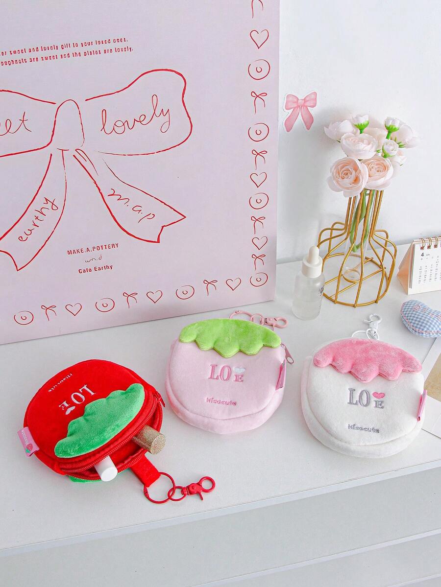 Bolsa de peluche con forma de fresa linda, monedero con cremallera portátil con llavero, mini bolsa de cosméticos de viaje
