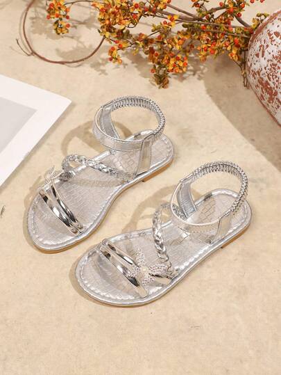 1 Pair Girls' Silver Flat Sandals, Solid Soft PU Adjustable Strap + Shiny Butterfly Decor, Round Toe Open Toe Soft Non-Slip Elastic Back Design, Fashionable Elegant Cute Princess Beach Sandals, Suitable For Daily Casual, Beach, Holiday, Party, Spring/Summer New Arrival