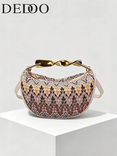 Dedoo Túi xách kiểu Hobo/hình lưỡi liềm phong cách Bohemian cổ điển. Thân túi được làm từ vải dệt/jacquard, mang họa tiết răng cưa chuyển màu cổ điển. Được trang bị quai xách kim loại xoắn, phù hợp với phong cách retro nhẹ nhàng hoặc phong cách đi làm hàng ngày. Thích hợp cho những buổi đi chơi hàng ngày, hẹn hò hoặc đi làm nhẹ nhàng, chiếc túi đa năng này kết hợp tính thẩm mỹ và tính thực dụng, hỗ trợ nhiều cách mang: khuỷu tay, vai và xách tay.