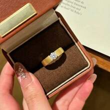 Nhẫn mạ vàng 18K có họa tiết, đính một viên đá Zirconia, thiết kế tối giản sang trọng dành cho nữ. - Vàng - Xem 7