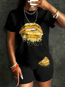 Elegant Ladies' Two-Piece Set, Casual Two-Piece Set, Short-Sleeved Ladies' Suit, Luxury Fashion Gold Lip Print Ladies' Two-Piece Set,Metal Gold Lip Same-Color Set: Casual T-Shirt + Loose-Waist Cycling Shorts, Cool And Fierce Gold Lip Two-Piece Outfit, Ladies' Shiny Gold Powder Lip Print T-Shirt + High-Waist Cycling Shorts Same-Color Set - 黑色+黑色 - 查看 4