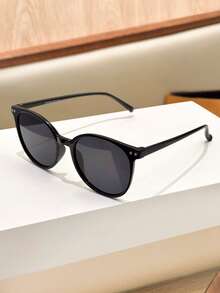 1pc Black Frame Fashion Glasses For Women, Minimalist Elegant Design To Flatter Face Shape, Versatile For Commute, Street Style, Outings - Black - View 3