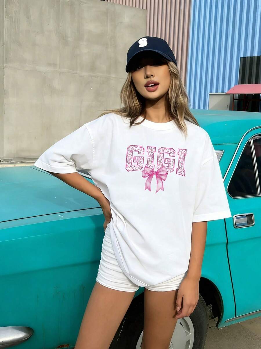[Plus Size Oversized T-Shirt] White Plus Size Graphic Tee For Women - Bold "GIGI" Print With Decorative Pink Bow, Relaxed Fit, Perfect For Casual Wear, Great For Sunny Days, Easy To Style With Accessories - 白色 - 查看 1