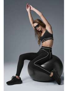 Alo Yoga Heart Throb Set - Authentic Airbrush Legging & Bra | Viral 2026 Black/White Contrast | Premium Sculpting High-Waist Yoga Kit | High-End Performance Design Set | Sophisticated Graphic Studio-To-Street Outfit - 黑色 - 查看 9