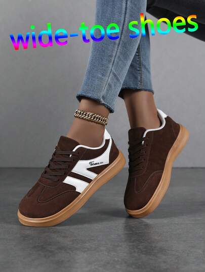 Zapatos de mujer de punta ancha, nuevo estilo de zapatos casuales de mujer de pies anchos, diseño de patrón geométrico, estilo deportivo de zapatillas de cordones de caña baja, de moda y cómodos, tenis versátiles