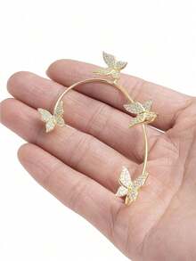 Một bộ khuyên tai hình bướm bằng hợp kim kim loại thanh lịch, tông màu vàng bạc, thích hợp cho phái nữ đeo hàng ngày. - Vàng - Xem 2