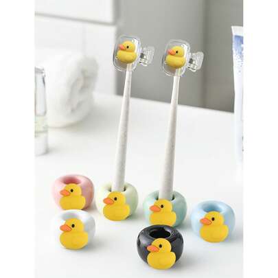 Bộ sản phẩm gồm hộp đựng bàn chải đánh răng và giá đỡ bàn chải đánh răng hình vịt vàng nhỏ, được làm thủ công tinh xảo, kẹp đựng bàn chải đánh răng du lịch, lý tưởng để sắp xếp đầu bàn chải đánh răng điện, bút, thìa cà phê và các vật dụng tương tự, hộp đựng bàn chải đánh răng du lịch trong suốt, kẹp bảo vệ đầu bàn chải đánh răng.