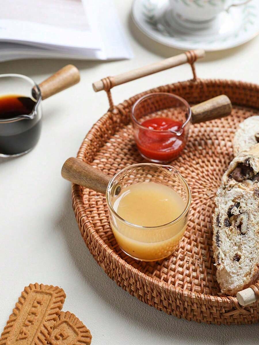 1 bộ đa năng gồm cốc sữa có tay cầm bằng gỗ, bát đựng nước sốt, bát salad nhỏ, hũ đựng kem cà phê có tay cầm, hũ sữa thủy tinh chịu nhiệt, tách và đĩa đựng mứt dùng trong trà chiều. - Nhiều màu - Xem 1