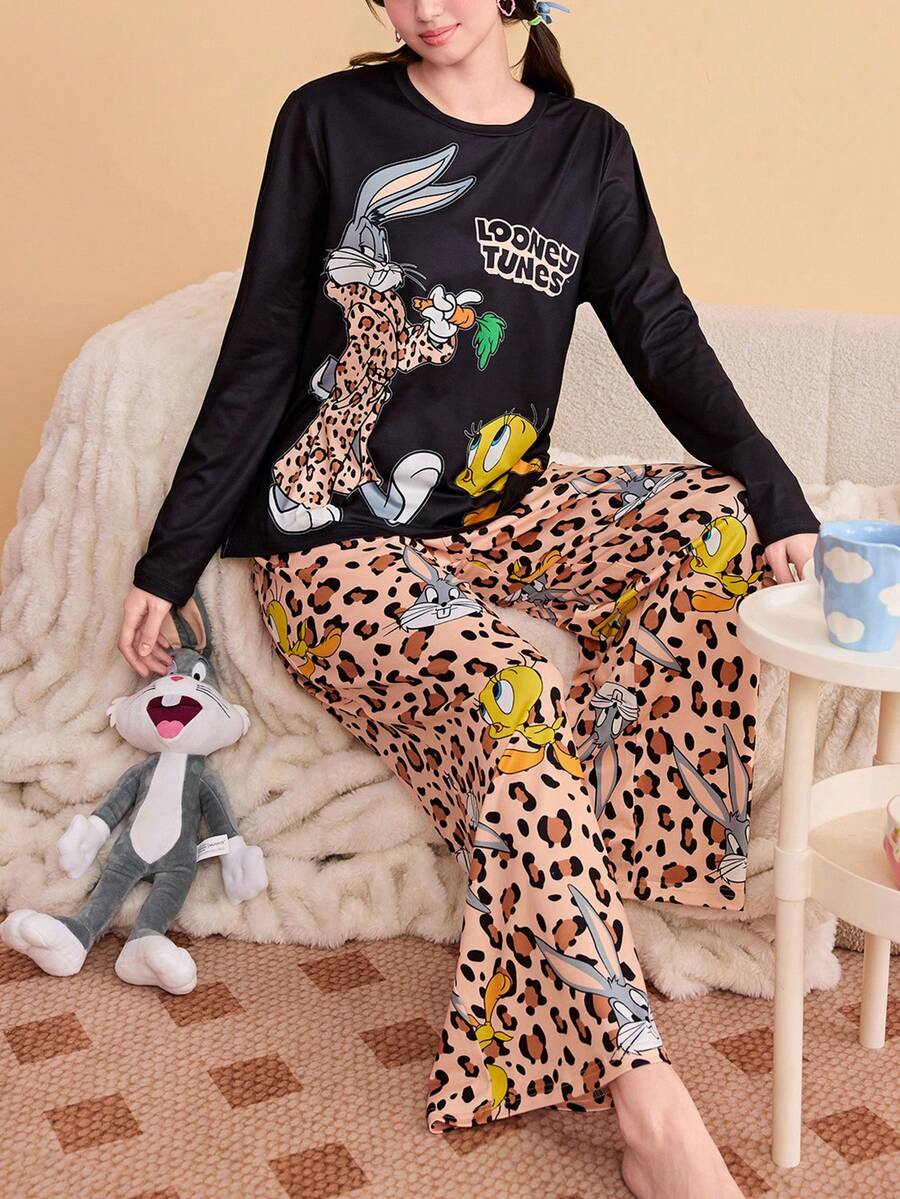 OBM Sleepwear X LOONEY TUNES Bộ đồ ngủ nữ mềm mại, thoải mái, màu đen chủ đạo với họa tiết da báo và chó bull.