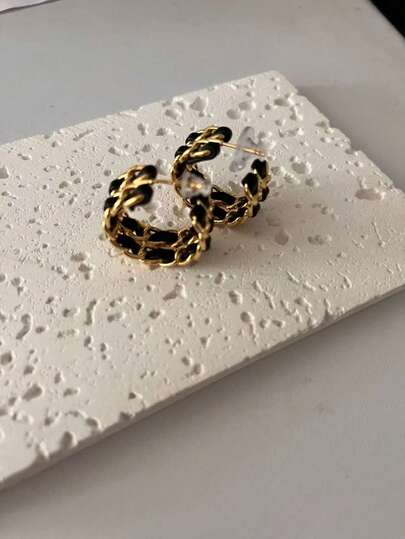 黑金珐琅C形双色耳环，欧美奢华优雅时尚菱形耳环，适合工作场合佩戴。