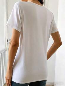 Camiseta de poliéster de manga corta y cuello redondo para mujer, diseño patriótico de la bandera con la frase "God Bless America" y estampado por transferencia térmica, moda para el Día de la Independencia que refleja el espíritu americano para mujeres y niñas, ropa casual con un toque de orgullo nacional. Unisex T-Shirts For Summer Outings playeras de mujer - Blanco - Ver 2