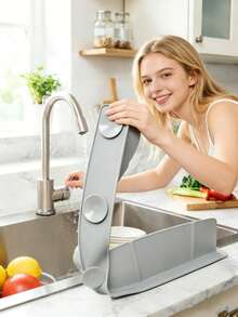 Tấm chắn nước bắn tức thì: Tấm chắn nước bắn bằng silicon được nâng cấp với giác hút mạnh mẽ, dễ dàng lắp đặt không cần dụng cụ trên hầu hết các mặt bàn, vui lòng đọc kỹ hướng dẫn để đảm bảo lắp đặt chắc chắn. - Xem 12