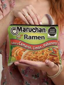 1 pieza Bolsa cosmética divertida de Maruchan Ramen: una bolsa con cremallera y estampado de comida novedoso. Este organizador de viaje lindo, ligero y plegable sirve como una bolsa cosmética versátil, mini bolsa de maquillaje, estuche de accesorios de viaje, soporte para brochas y contenedor de almacenamiento general, convirtiéndolo en un accesorio de viaje absolutamente esencial para cualquier mujer. - Multicolor - Ver 1