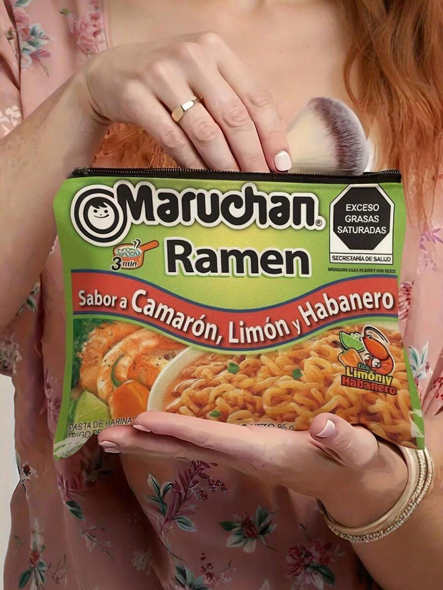 1 pieza Bolsa cosmética divertida de Maruchan Ramen: una bolsa con cremallera y estampado de comida novedoso. Este organizador de viaje lindo, ligero y plegable sirve como una bolsa cosmética versátil, mini bolsa de maquillaje, estuche de accesorios de viaje, soporte para brochas y contenedor de almacenamiento general, convirtiéndolo en un accesorio de viaje absolutamente esencial para cualquier mujer. - Multicolor - Ver 1