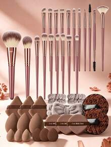 40件套专业化妆工具套装，包含20支优质柔软化妆刷、3个化妆海绵、3个迷你化妆海绵、3个气垫粉扑、3个三角粉扑、3个迷你气垫粉扑、1个柔软发圈、2个腕带和2个洁面海绵，适合女性日常妆容及化妆新手。 - 棕色 - 查看 12