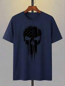 Camiseta casual de cuello redondo para hombre, hecha de tela de punto de poliéster con un ligero estiramiento, ajuste regular, decorada con estampado 3D de calavera y rayas patrióticas en los hombros, una camiseta gráfica novedosa. - Azul marino - Ver 2